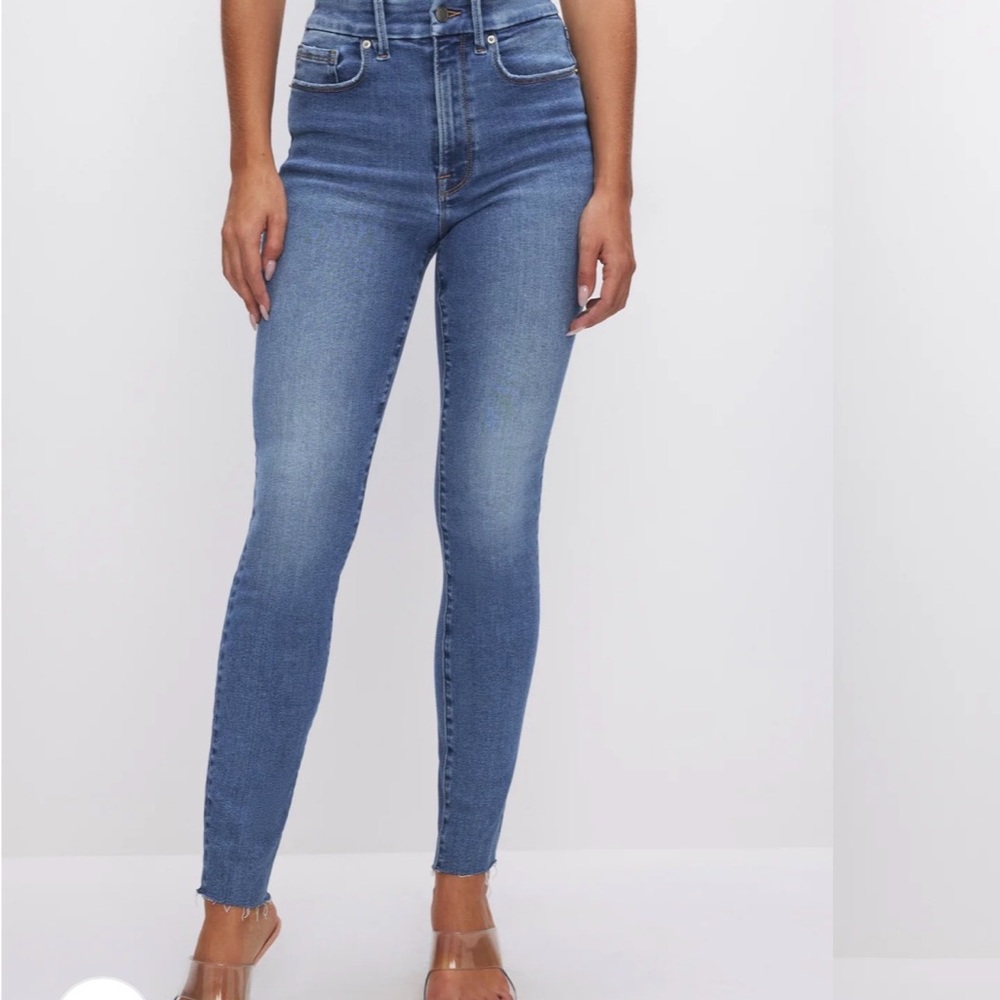Good American Good Waist always fits cropped jeans